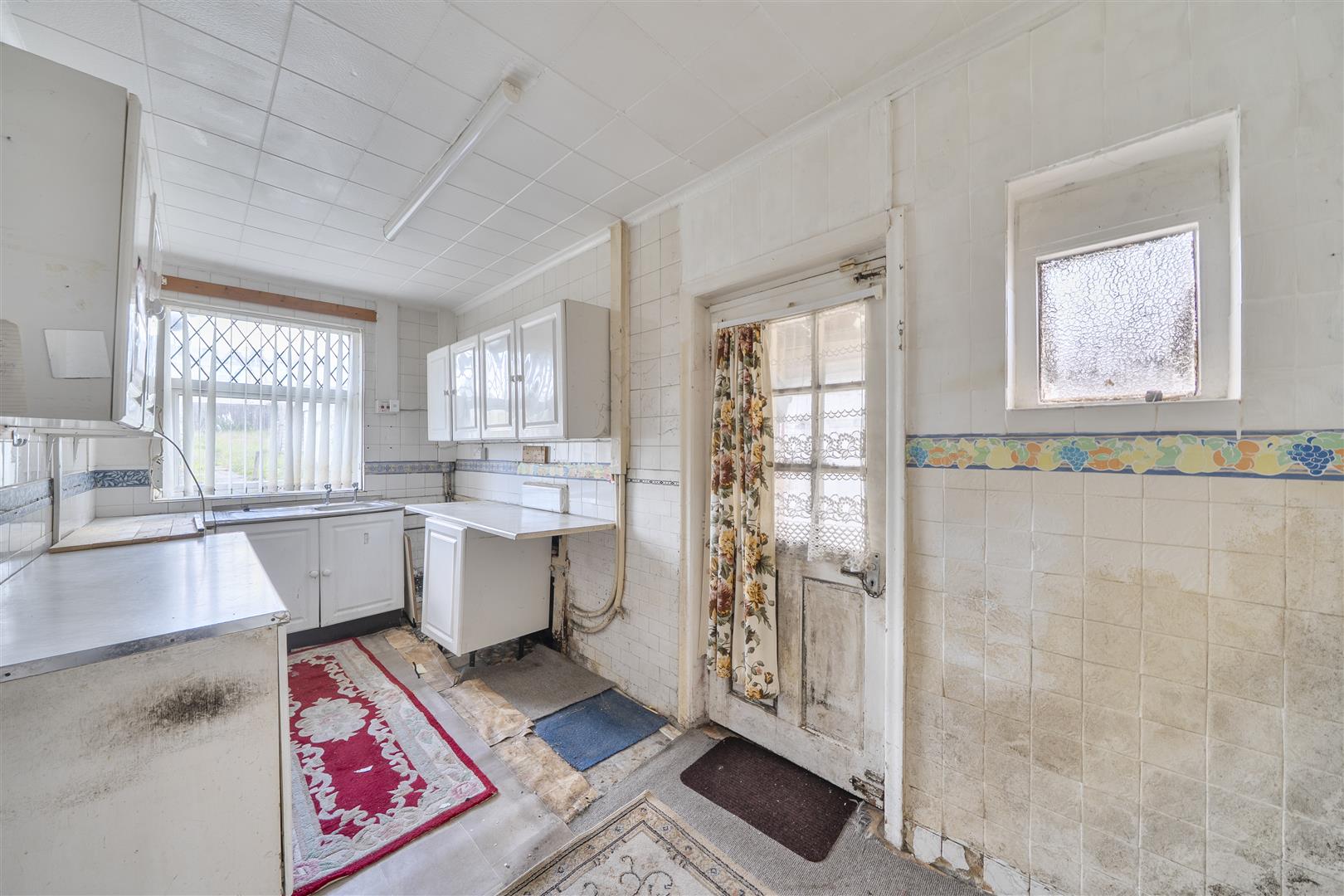 Middle Road, Ravenhill, Swansea, SA5 5DH